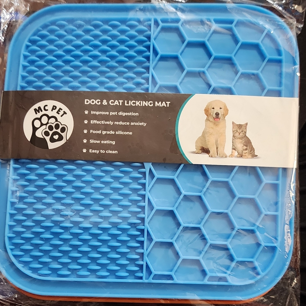 Blue Dog & Cat Licking Mat